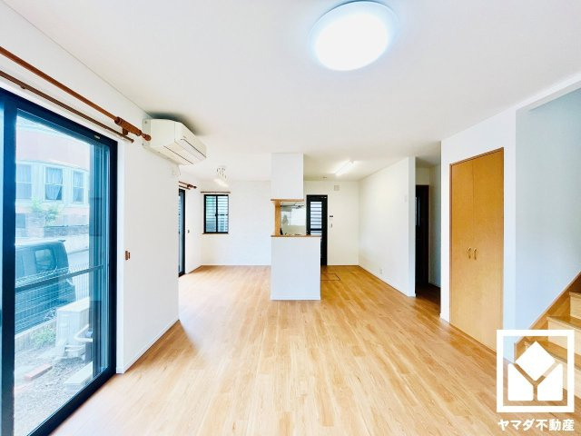 伏見区日野田頬町の居間・リビング