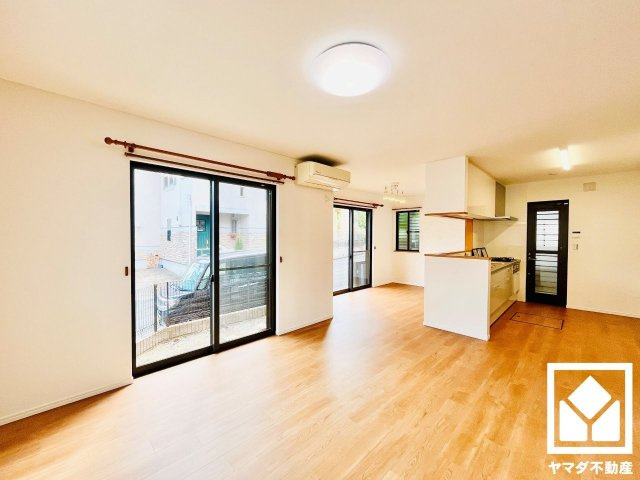 伏見区日野田頬町の居間・リビング