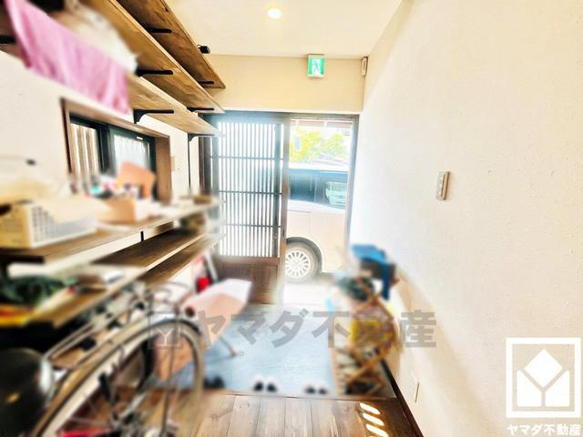 伏見区深草下川原町　中古戸建の玄関