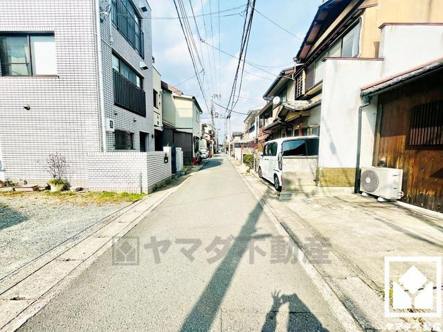 伏見区深草下川原町　中古戸建の前面道路含む現地写真