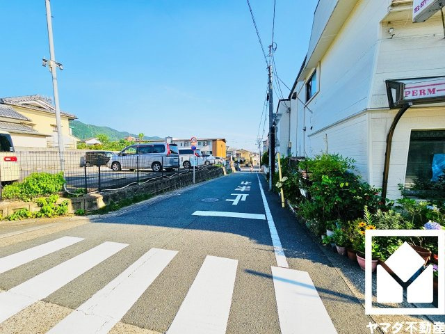 伏見区醍醐高畑町　中古戸建の前面道路含む現地写真