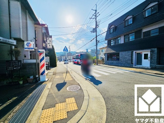 伏見区醍醐高畑町　中古戸建の前面道路含む現地写真