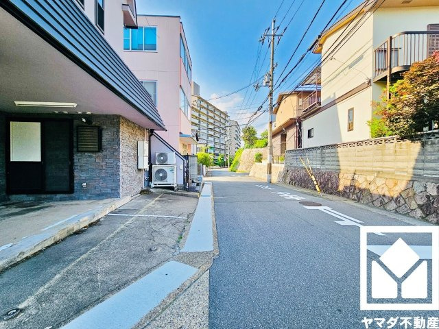 伏見区醍醐高畑町　中古戸建の前面道路含む現地写真