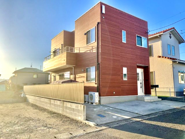 売中古戸建　静岡市駿河区高松の外観|南側は空き地で、日当たり、眺望・風通し、どれも良好です。
