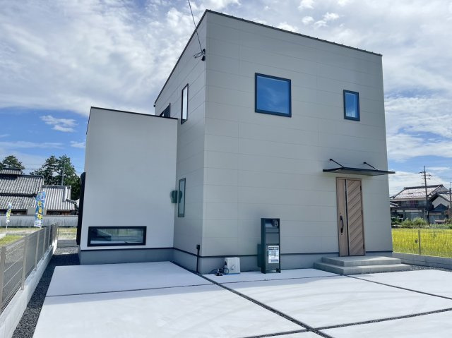 野洲市比留田　築後未入居の外観