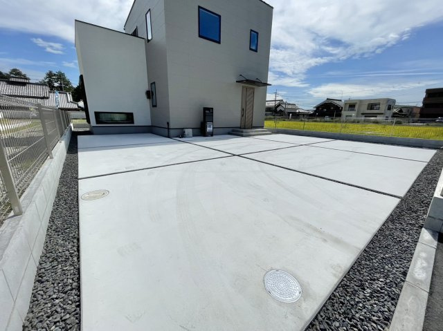 野洲市比留田　築後未入居の駐車場