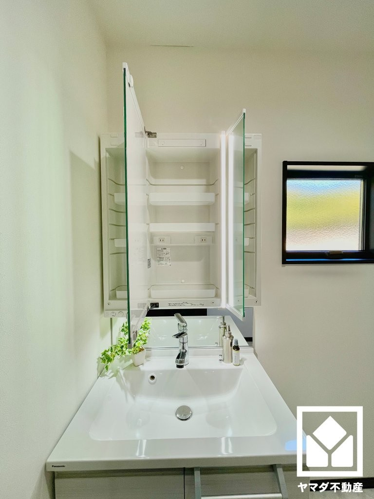 八幡市八幡福禄谷　5号棟の洗面所