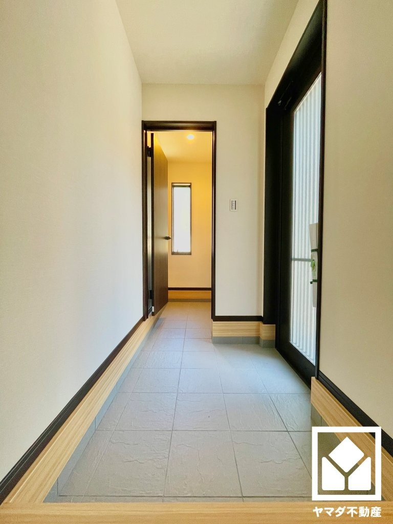 八幡市八幡福禄谷　5号棟の玄関