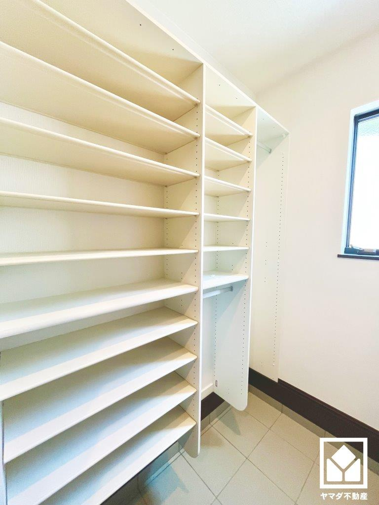 八幡市八幡福禄谷　20号棟の収納