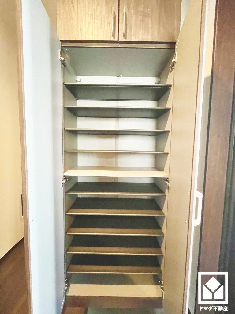 八幡市八幡福禄谷　20号棟の収納