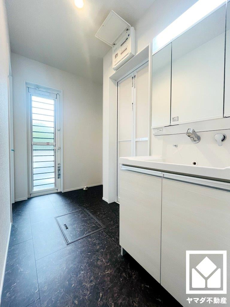 八幡市八幡福禄谷　21号棟の洗面所