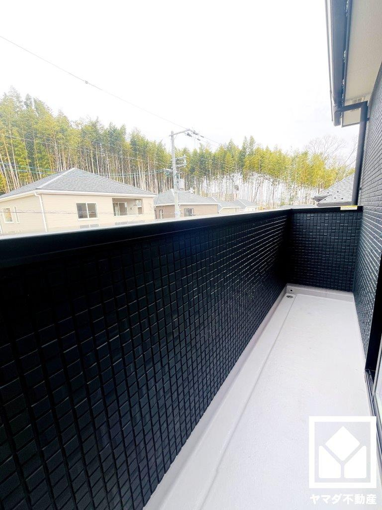 八幡市八幡福禄谷　21号棟のバルコニー