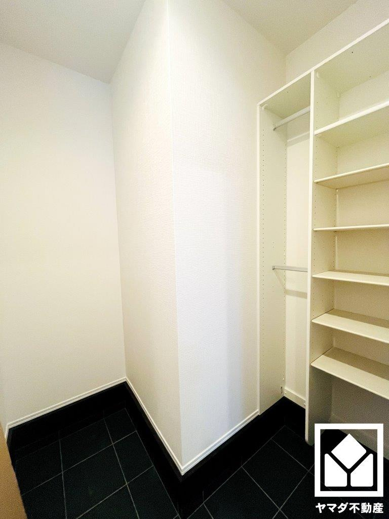 八幡市八幡福禄谷　21号棟の玄関