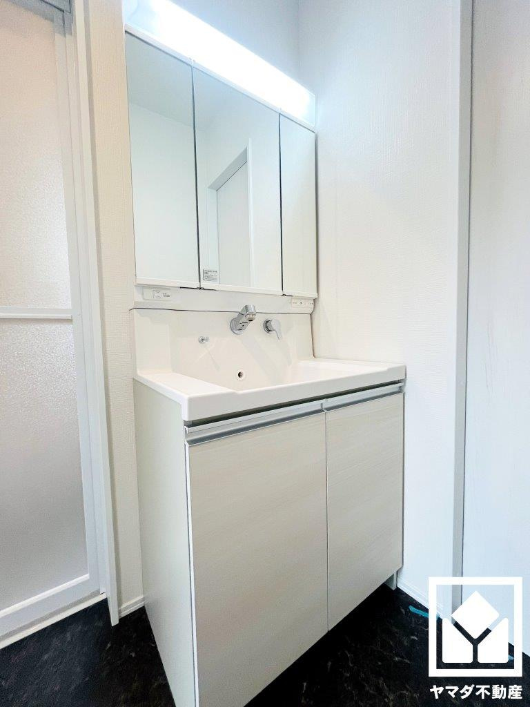 八幡市八幡福禄谷　21号棟の独立洗面台