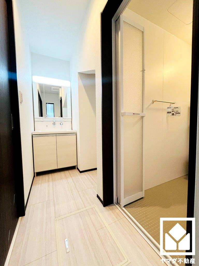 八幡市八幡福禄谷　22号棟の洗面所