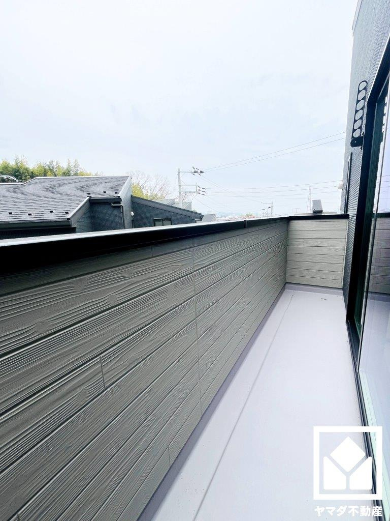八幡市八幡福禄谷　22号棟のバルコニー