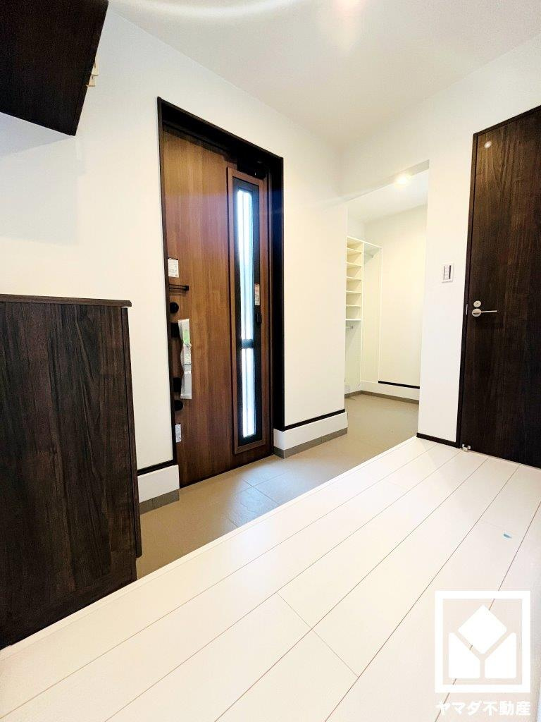 八幡市八幡福禄谷　22号棟の玄関