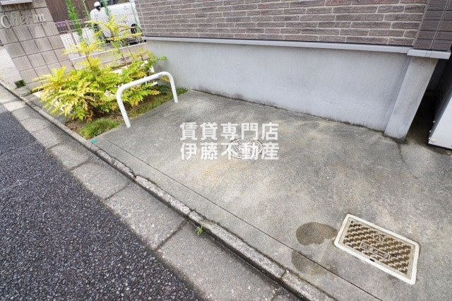 Cherim 庄内通の駐車場