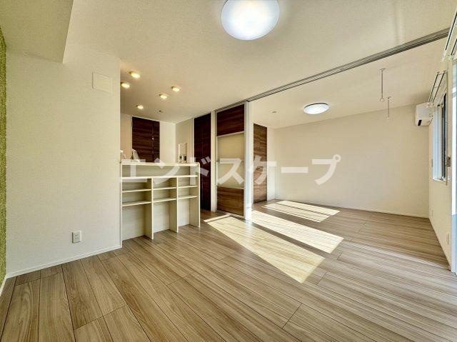 エコンフォート前橋駒形　A棟の居間・リビング|高崎、前橋、伊勢崎エリアのお部屋探しはエンドスケープまで！お客様の理想お聞かせ下さい♪