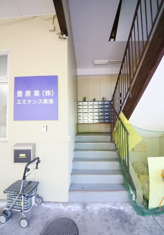 エミナンス東海のエントランス