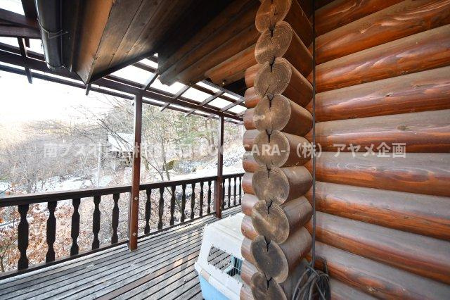 北杜市大泉町西井出　ログハウスの外観