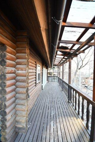 北杜市大泉町西井出　ログハウスの外観