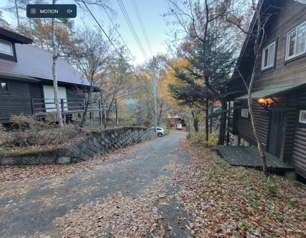 北杜市大泉町西井出　ログハウスの前面道路含む現地写真|ベランダ