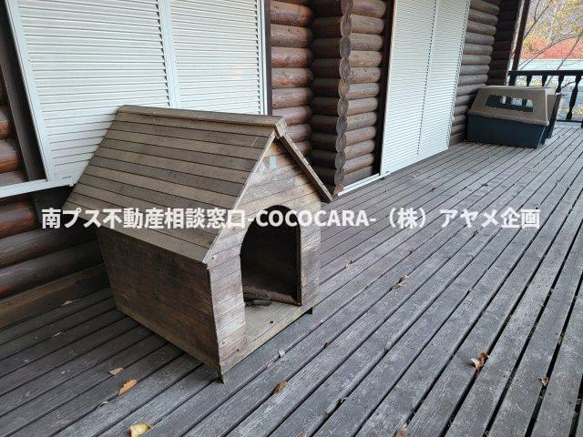 北杜市大泉町西井出　ログハウスの外観|犬小屋