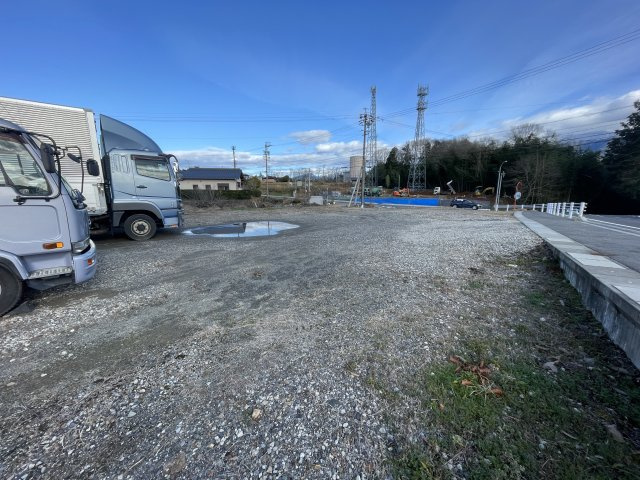 駒場事務所の駐車場