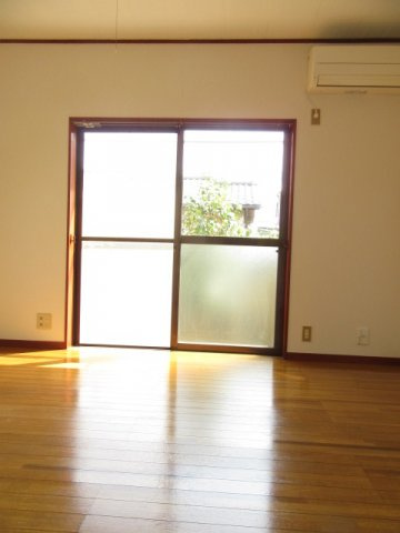 小金井市緑町５丁目のアパートの洋室