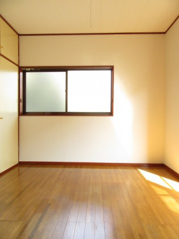 小金井市緑町５丁目のアパートの寝室