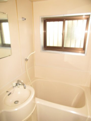 小金井市緑町５丁目のアパートの浴室