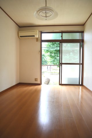 三鷹市井の頭２丁目のアパートの洋室