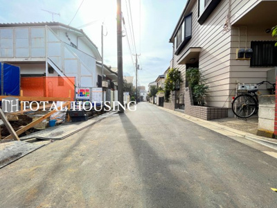 【前面道路含む現地写真】 | 狛江市西野川3丁目　新築戸建　全1棟