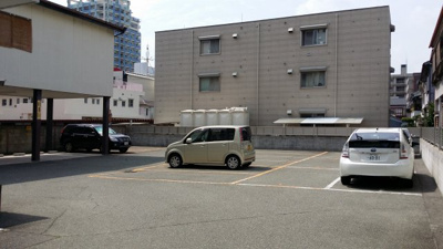 【駐車場】 | 川西駅前辻輪ビル | 平面３台は空きがあります。