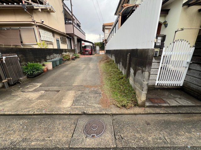 和歌山市和歌浦東3丁目・中古戸建・54525の前面道路含む現地写真