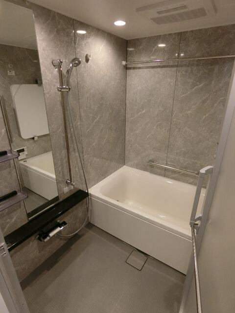 ＫＤＸレジデンス三鷹の浴室