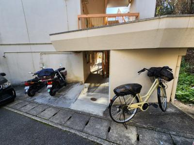 レジデンス上花山のエントランス