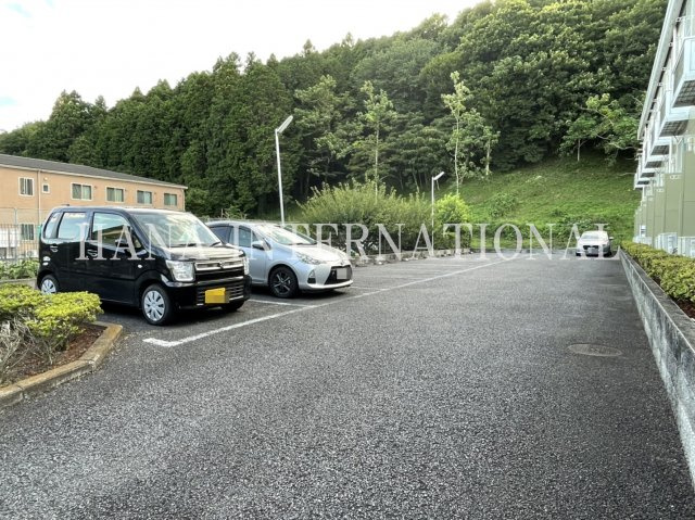 レオパレス丸越の駐車場