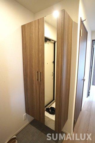 熊本市東区長嶺東４丁目のアパートの玄関