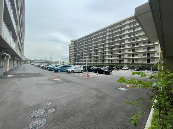ローレルスクエア長岡京ザ・マークスの駐車場