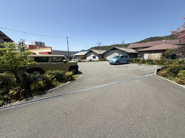ハイマート野中の駐車場