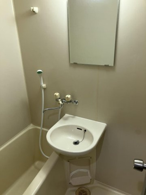 【浴室】 | ビジネス・ワン美野島 | 別号室の写真になります。現況優先。