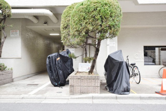 【駐車場】 | バイク置き場。空き区画の有無や駐輪料金、サイズおよび排気量規定などについては、改めてお問い合わせください。～即日のご見学可能～　お問合せはお気軽にどうぞ。
