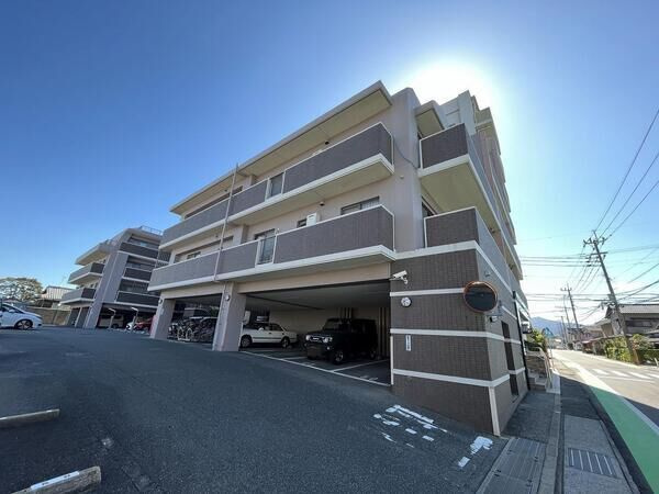 ファーネスト前原の外観