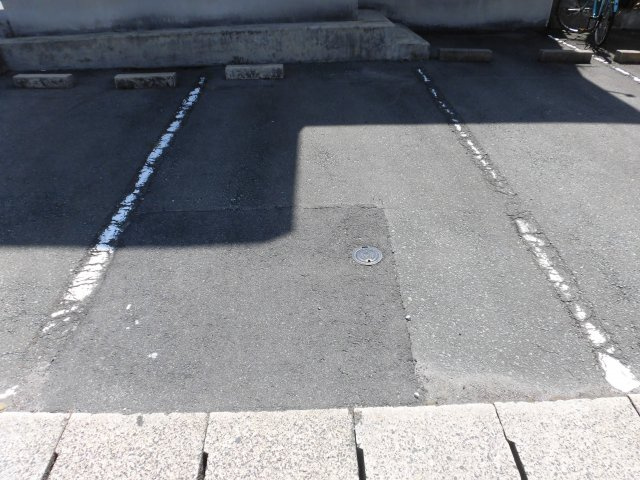 ラプラスジュネスの駐車場