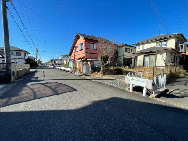 野洲市西河原　中古戸建ての前面道路含む現地写真