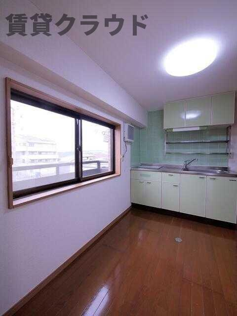 ビラヤワタのキッチン|コンパクトなキッチンで掃除もラクラク