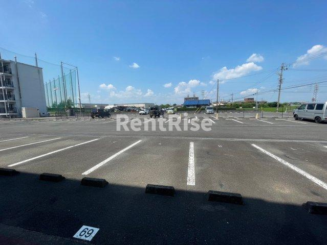 ファティリティ稲沢　(旧菱電アパート)2号棟の駐車場