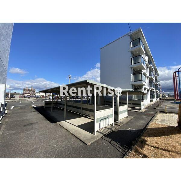 ファティリティ稲沢　(旧菱電アパート)2号棟のエントランス